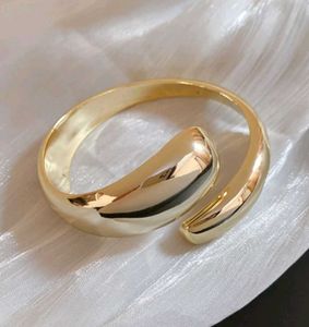Chic Gold Bangle