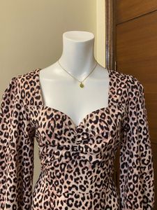 Chic Leopard Print Midi Dress 🐆
