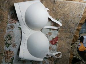 High quality Strapless White Bra with Heart Detail