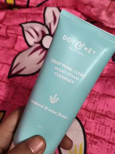 Dot &amp; Key Milky Foam Cleanser