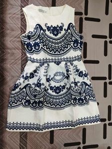 Chic Navy &amp; White Floral Dress