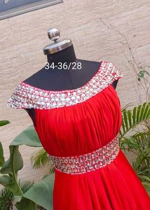 Stunning Red Embellished Gown❤️🎀