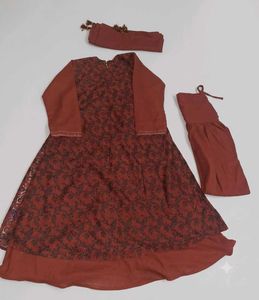 Elegant Ethnic Kurta Set with Dupatta