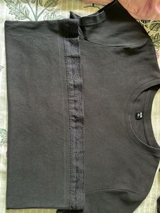 Uniqlo T-Shirt