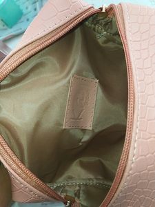 Kay Beauty Sling It On- Slinbag