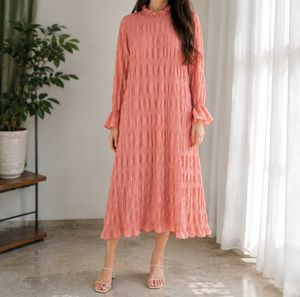 Chic Textured Pink Midi Dress