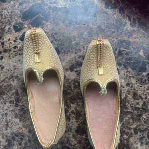Elegant kid’s Ethnic Footwear