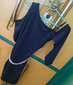 Chic Black One-Shoulder Dress with Chain Belt