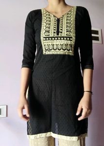 Elegant Black Embroidered Kurta