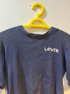 Levi's Cropped Tee