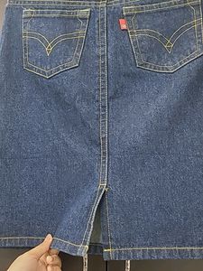 Price dropped!! Branded cute blue jean skirt.
