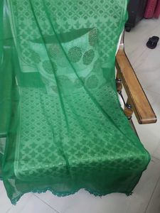 Elegant Green Dupatta with Lace Trim
