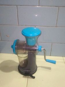 Hand Mini Juicer