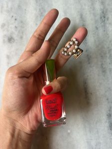 Lea Red Nail Polish &amp; Hair Clip Combo