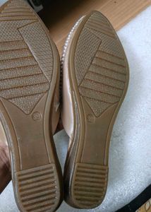 Pearl Embellished Juttis