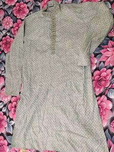 Men's Embroidered Kurta