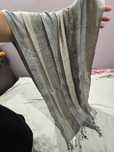 Vogele Grey textured scarf