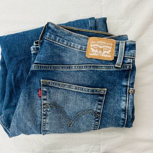 Woman’s Levis Blue Denim Jeans