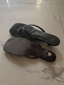 Chic Black Thong Sandals