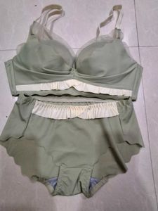 Cute Ruffled Bra & Brief Set