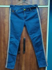 Campus Sutra Skinny Jeans