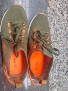 A Brand New Pair Walking/Jogging Shoes Size 7