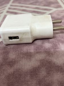 Samsung Adaptive Fast Charging travel adapter