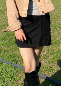 Chic Black Mini Skirt