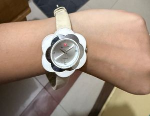 Cute Flower Design Quartz Watch