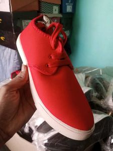 NEW NO USED SPORTS SHOES FOR MEN & WOMEN N & WOMAN
