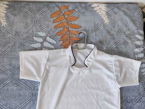 White casual tshirt