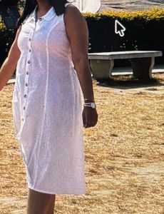 Chic Sleeveless White Button-Up Dress