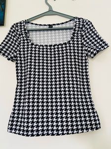 Chic Black & White Houndstooth Top