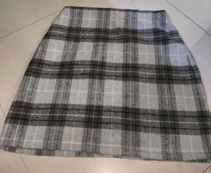 Short skirt ( check pattern )