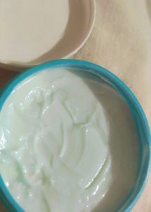 Ponds, Light Moisturiser, Non-oily Fresh Cream,