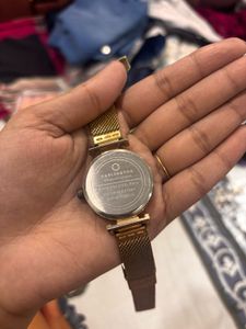 Elegant Gold Mesh Strap Watch