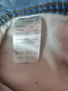 Light Wash blue torn Jeans