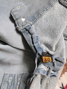 Light Wash Ripped Jeans