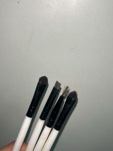 Set of 4 Makeup Brushes
