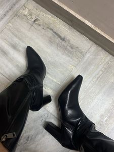‼️BRAND NEW Black Knee-High Boots‼️