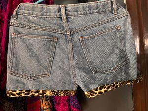 Light Blue Denim Shorts With Leopard Print