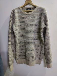 Medium Size Unisex Sweater In Good Condition