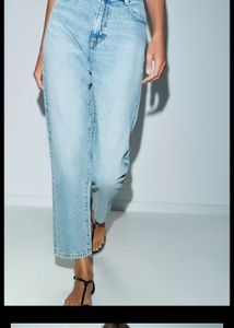 Light Wash High Rise Denim Jeans ( mom fit)