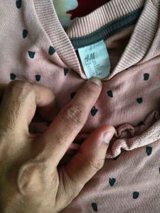 H&amp;M girls t shirt..(sweatshirt)