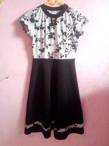 Chic Black &amp; White Floral Dress