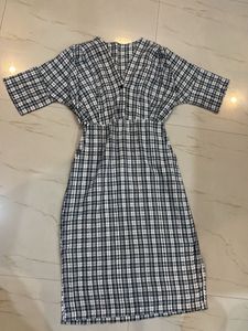 Chic Plaid V-Neck Midi Dress
