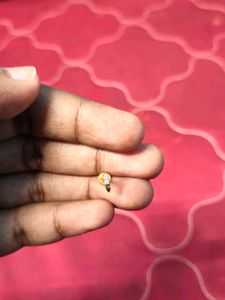 Urgent Sale. ✅ Elegant Gold Stud Earrings