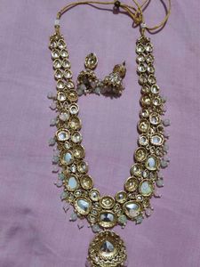 Exquisite Kundan Necklace Set with Earrings