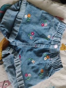 Cute Denim Shorts with Floral Embroidery
