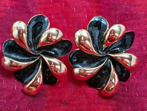 Vintage Black &amp; Gold Floral Earrings